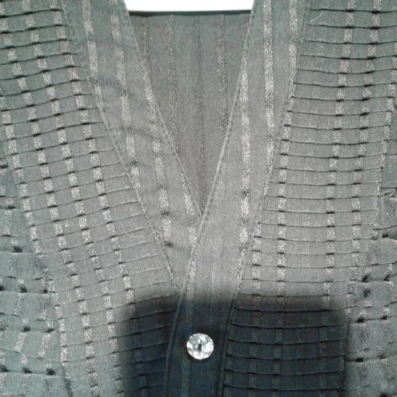 Women's Black Short Sleeve Pleated Blouse with Shiny Buttons Size M - Picture 9 of 15